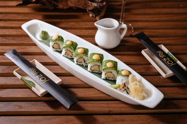 TUNA AVOCADO ROLL.