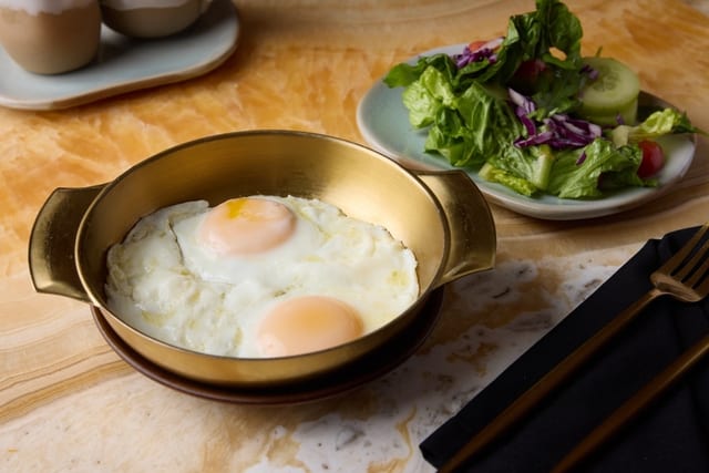 EGG ANY STYLE (OMELETTE OR SCRAMBLED EGGS).